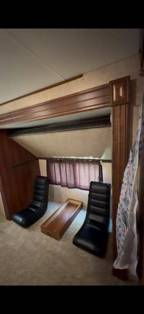 Fully furnish 2 bed 1 bath with TV