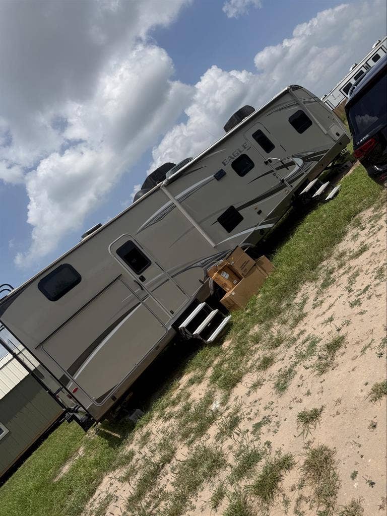 Fully furnish 2 bed 1 bath with TV