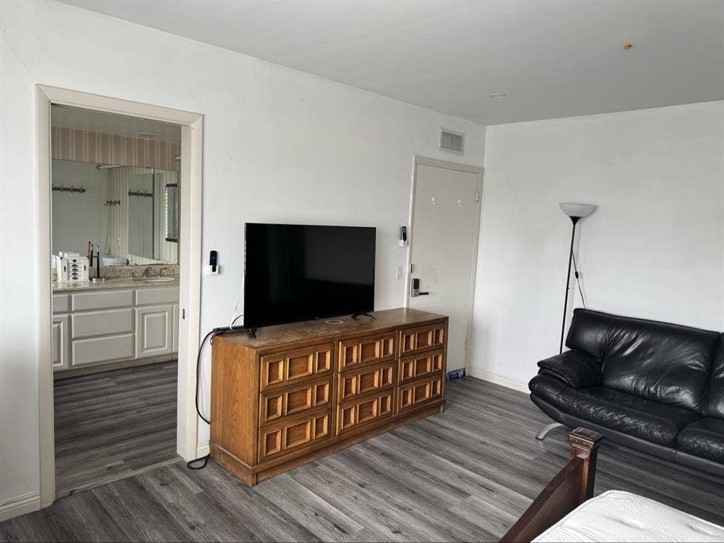 Master room for rent