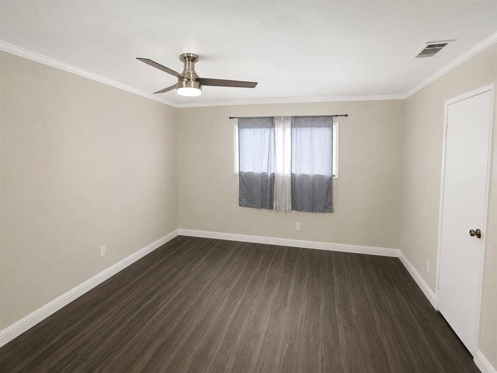 Room in riverside off tyler st