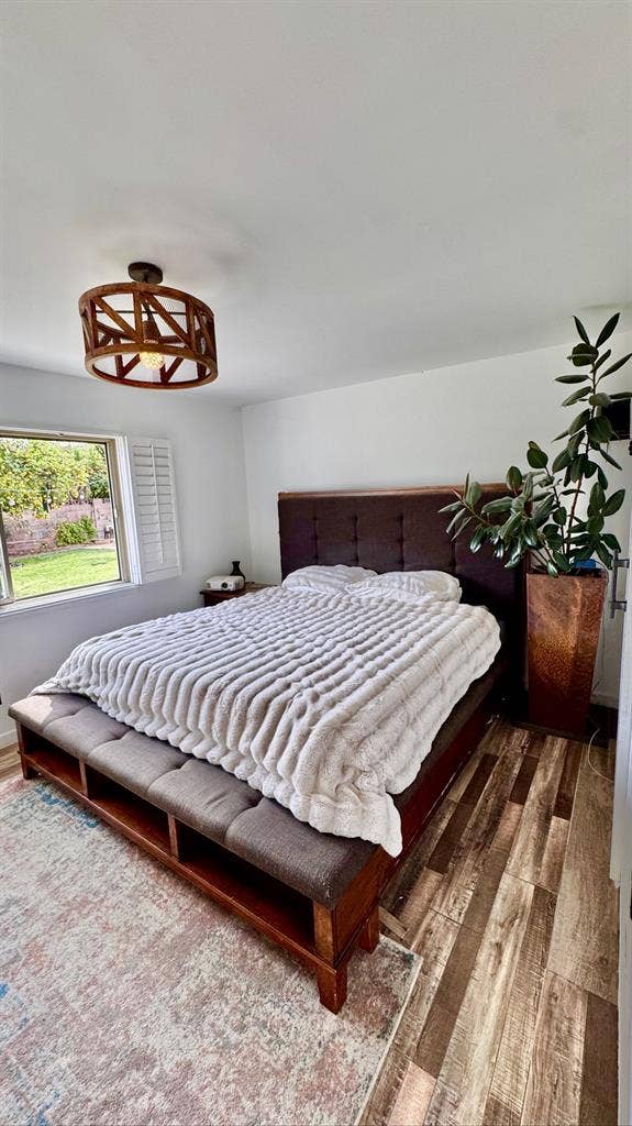 Private room, shared bathroom.