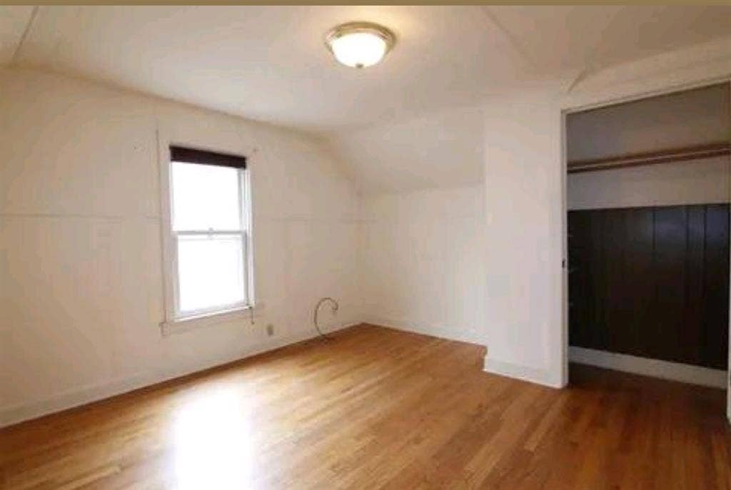 Room for rent - highly walkable!