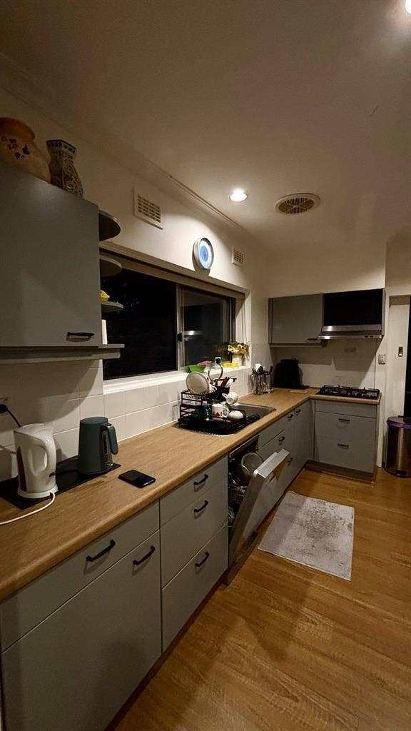 FULLY FURNISHED ROOM FOR RENT