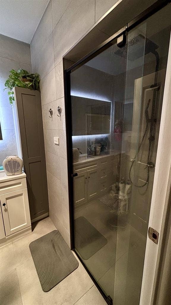 FULLY FURNISHED ROOM FOR RENT