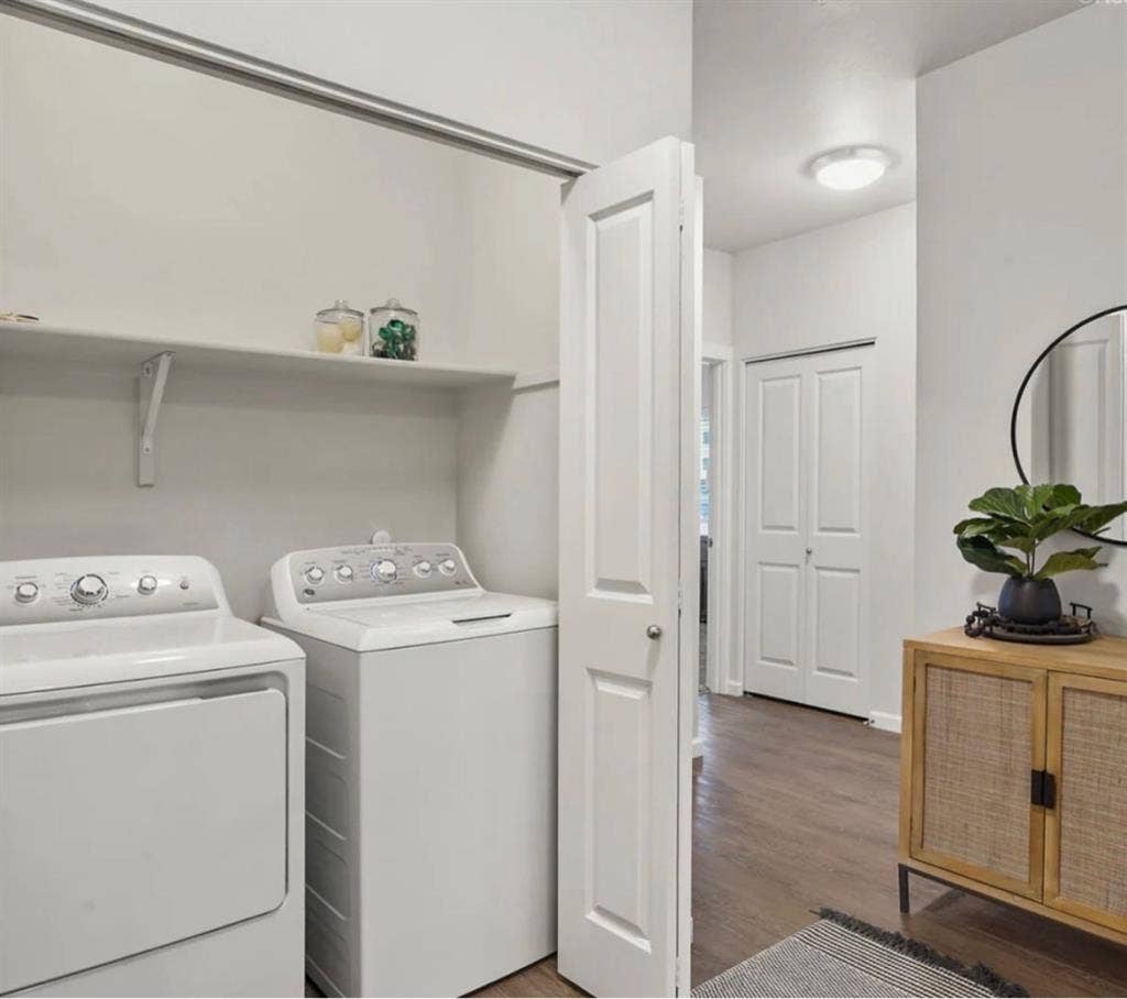 Looking for third female roommate