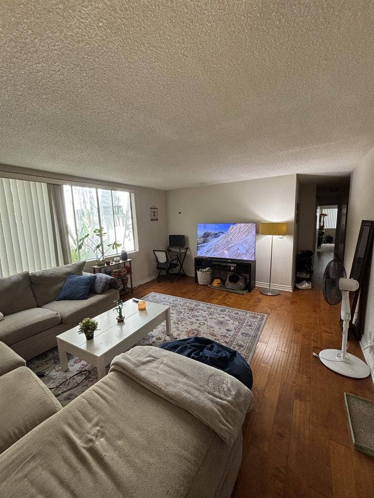 Large master bedroom for rent
