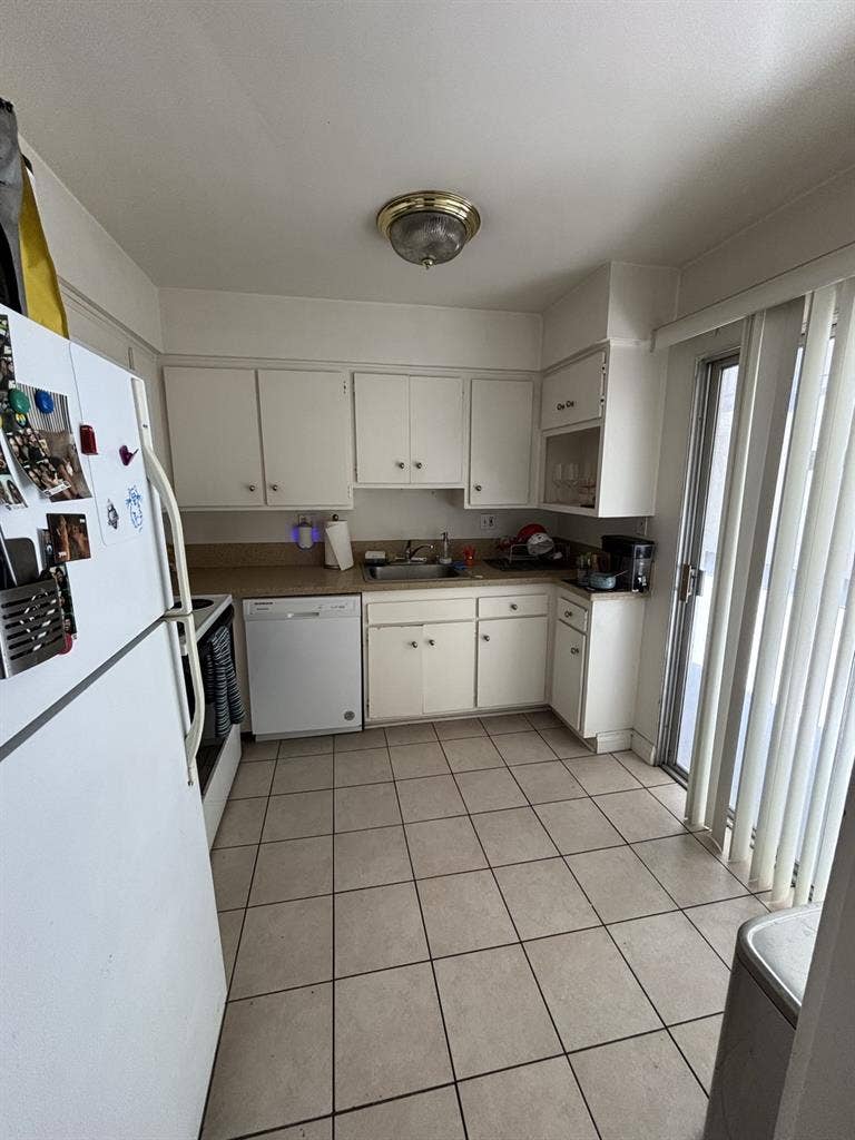 Large master bedroom for rent