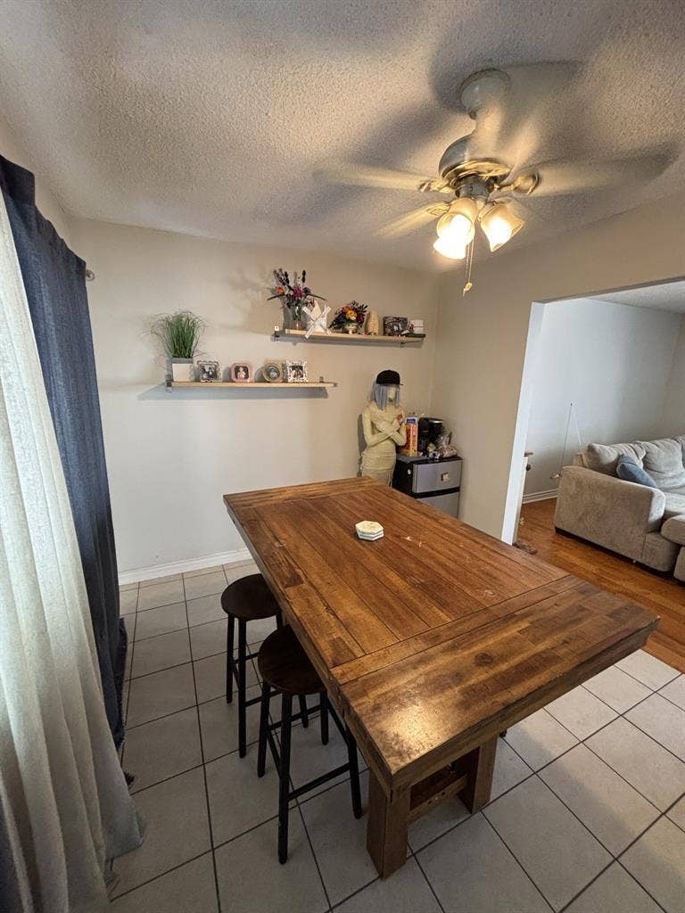 Large master bedroom for rent