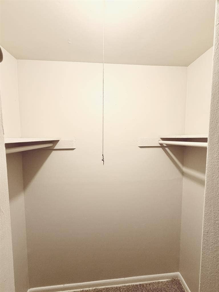 Room for rent Atl available now