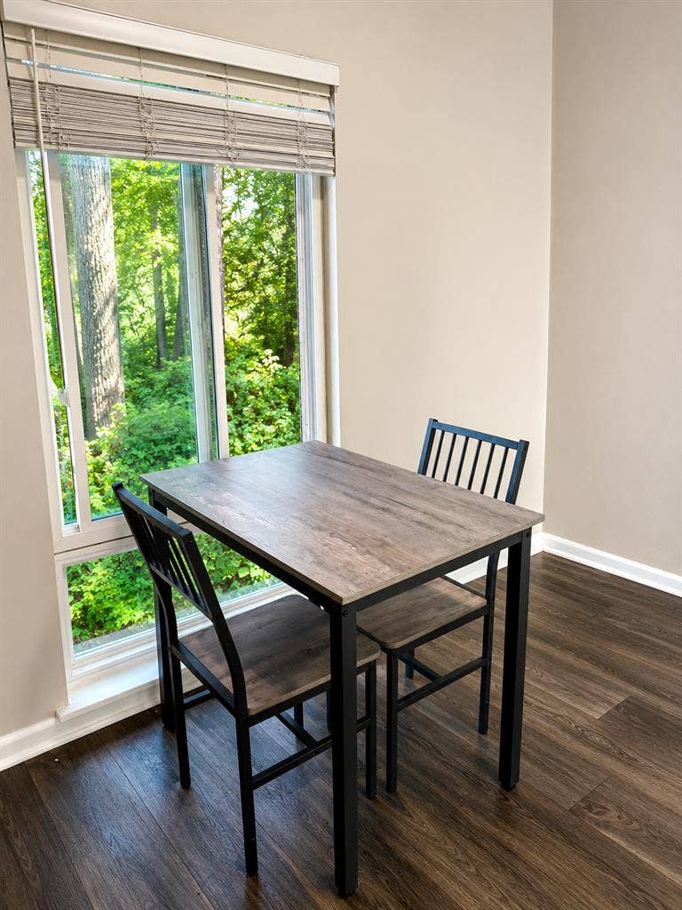 Room for rent Atl available now