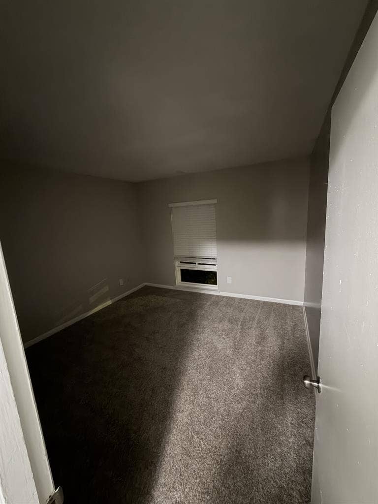 Room for rent Atl available now