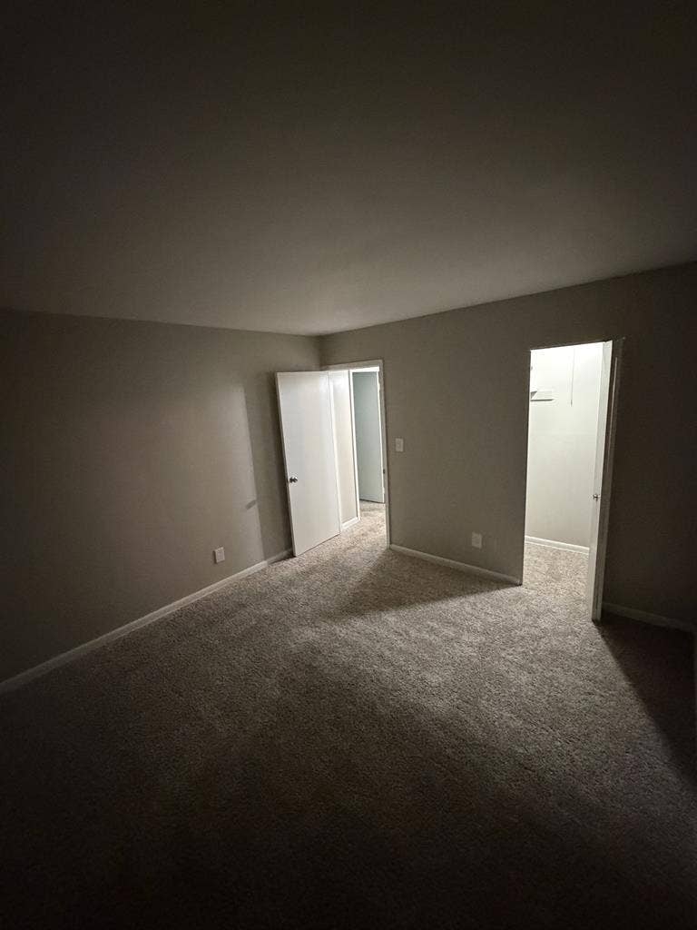 Room for rent Atl available now
