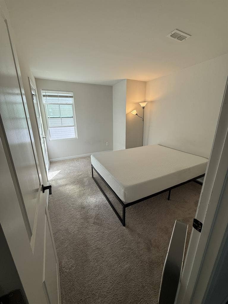 Room For Rent
