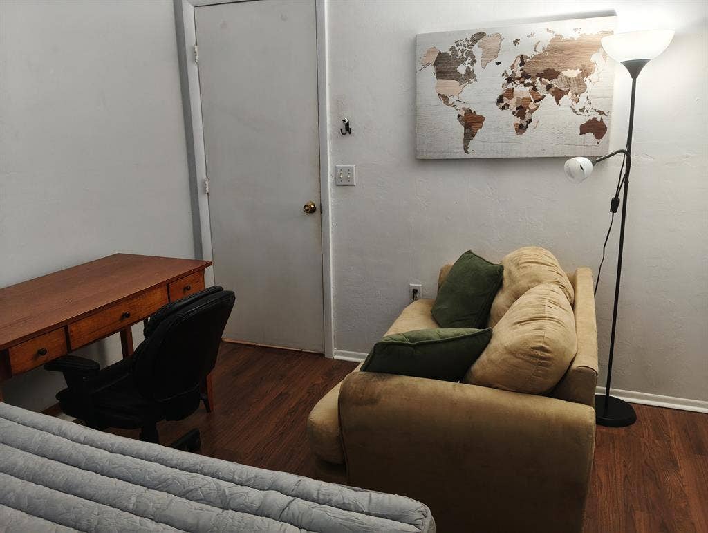 $580 Furn Rm Priv Bath