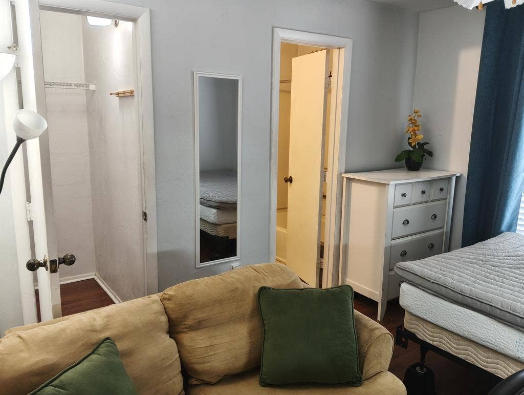 $580 Furn Rm Priv Bath