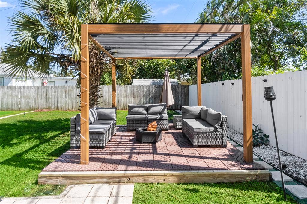 Full Furnished 2BD/1BA Home