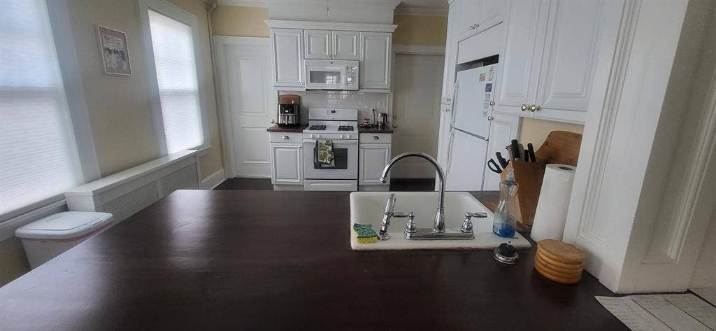 Room for rent in black rock bridgep