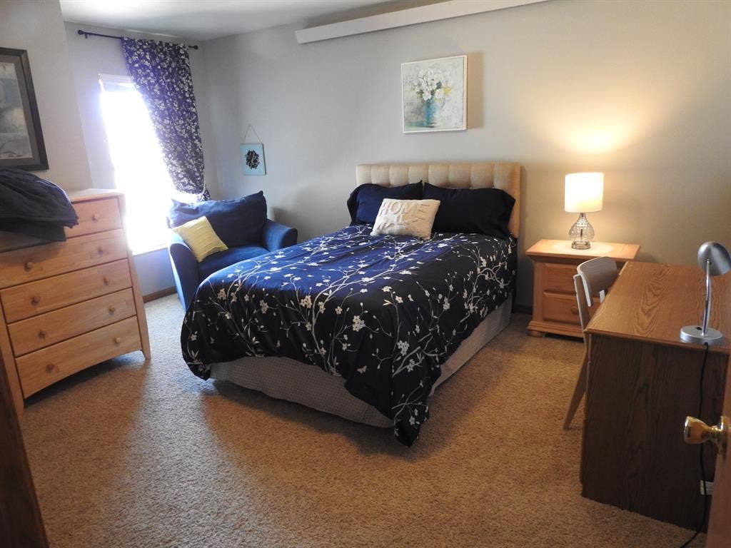 Lovely furnished room in condo