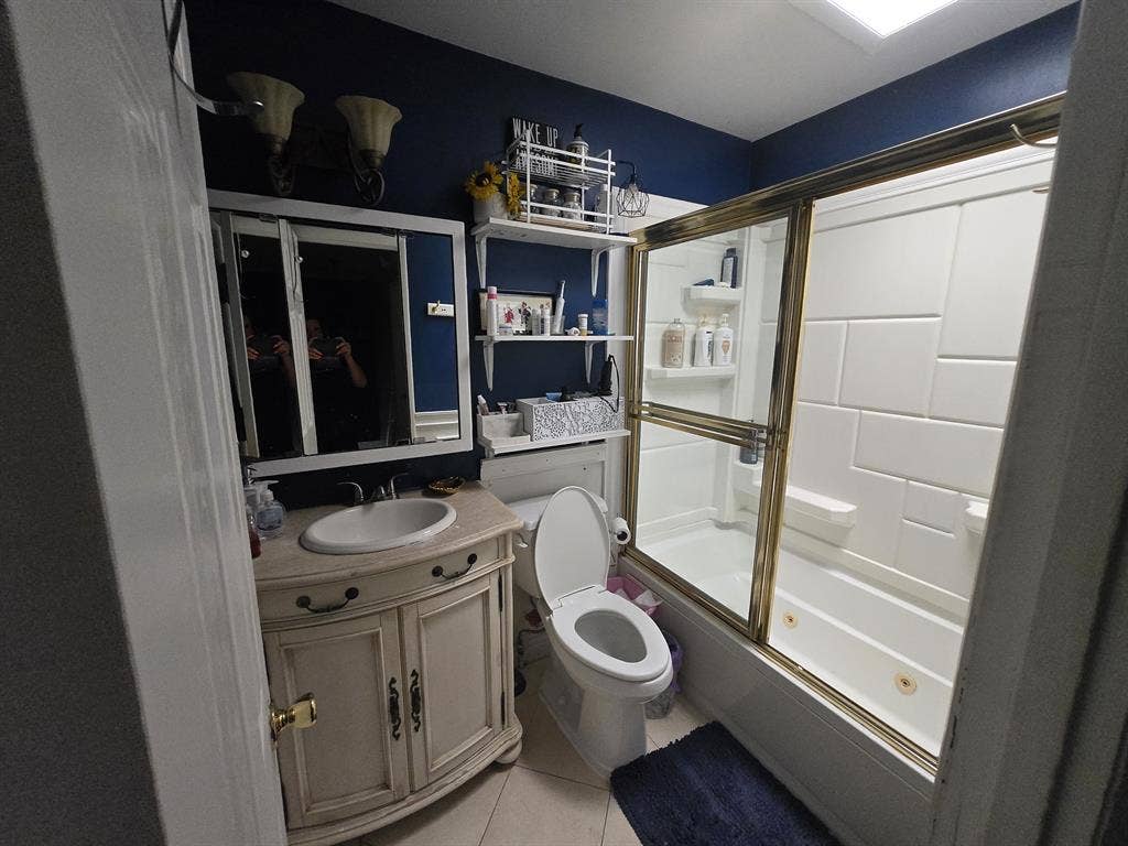 Private Furnished bedroom!!