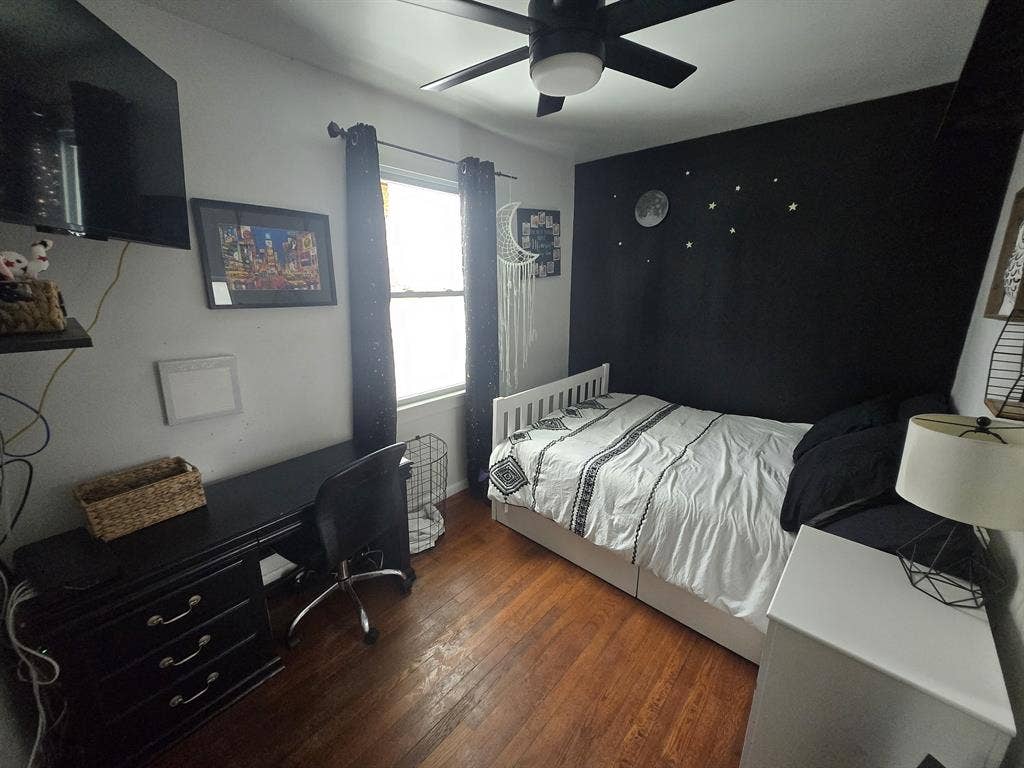 Private Furnished bedroom!!
