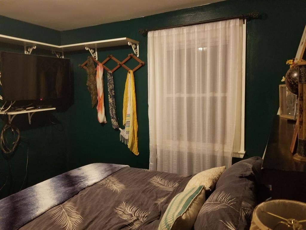 Private Furnished bedroom!!