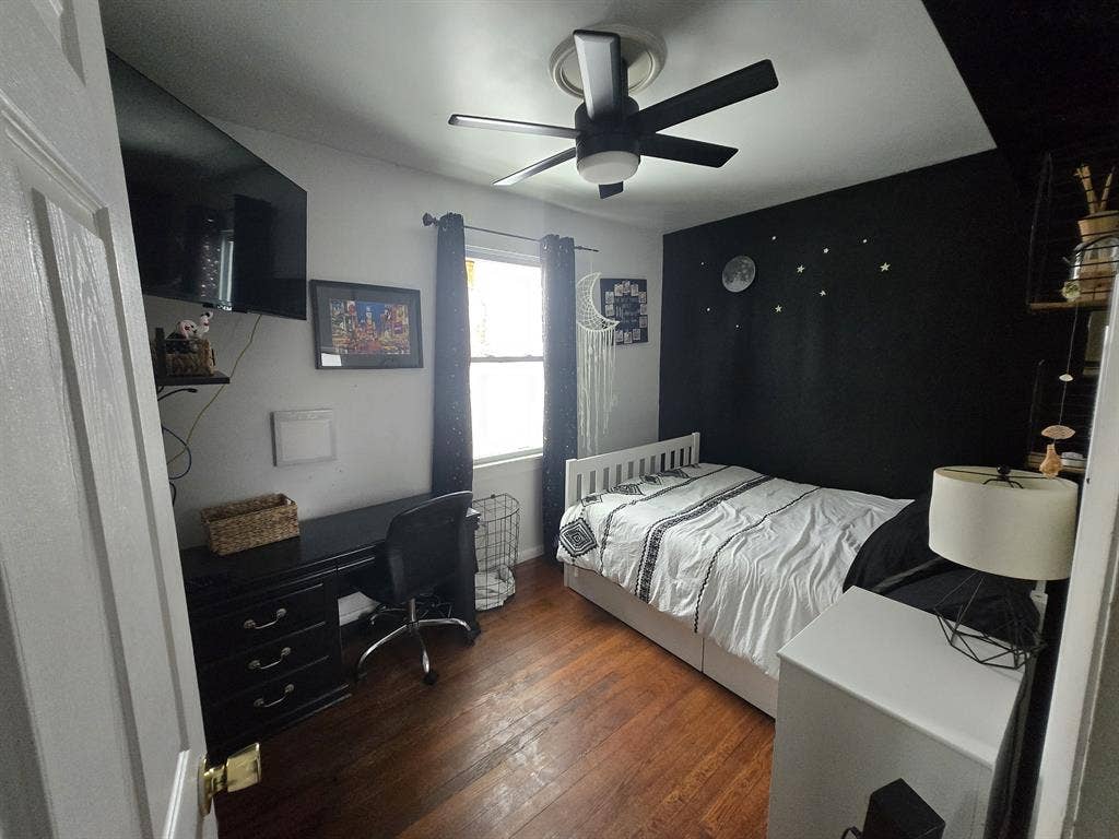 Private Furnished bedroom!!