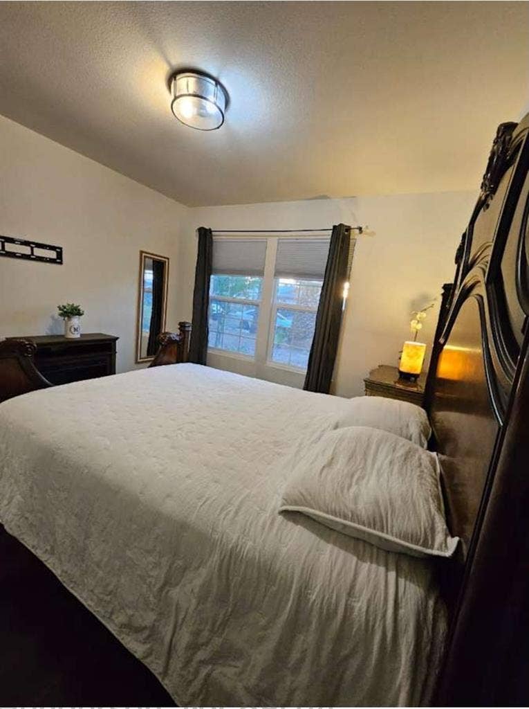 Newly renovated Room in a 3br house