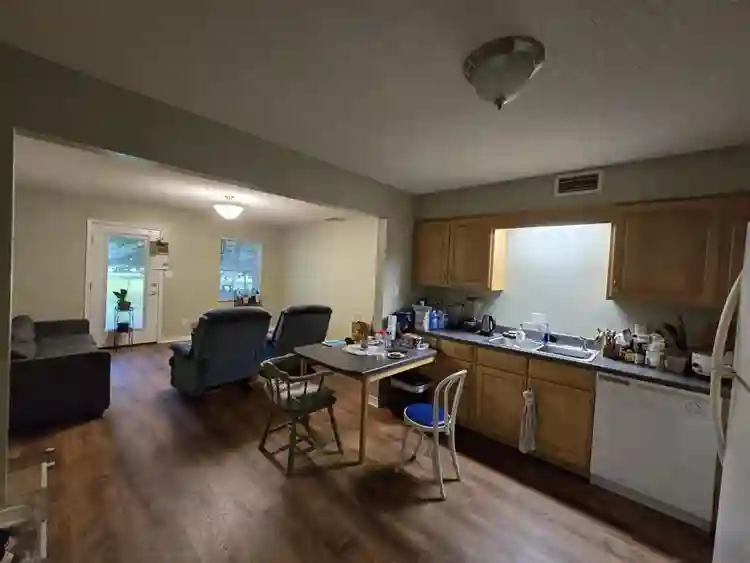 Looking for a female roommate