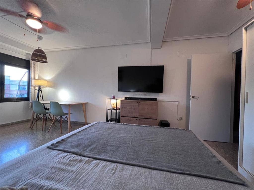 Luxury roomfor rent in Valencia.