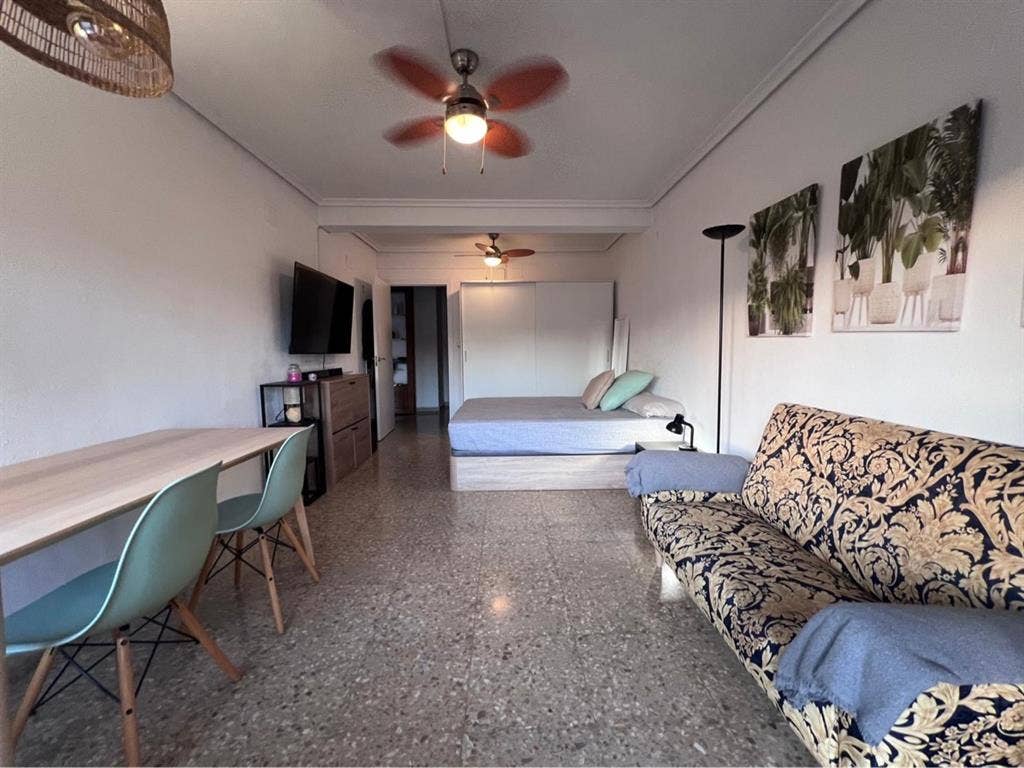 Luxury roomfor rent in Valencia.