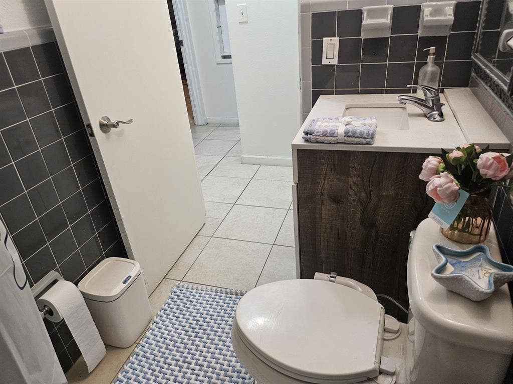 🏠 ROOM FOR RENT 🏠 📍 Sarasota –