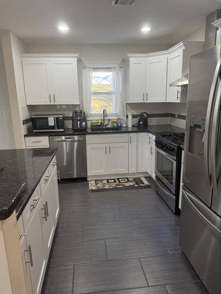 Seeking Single Roommate.