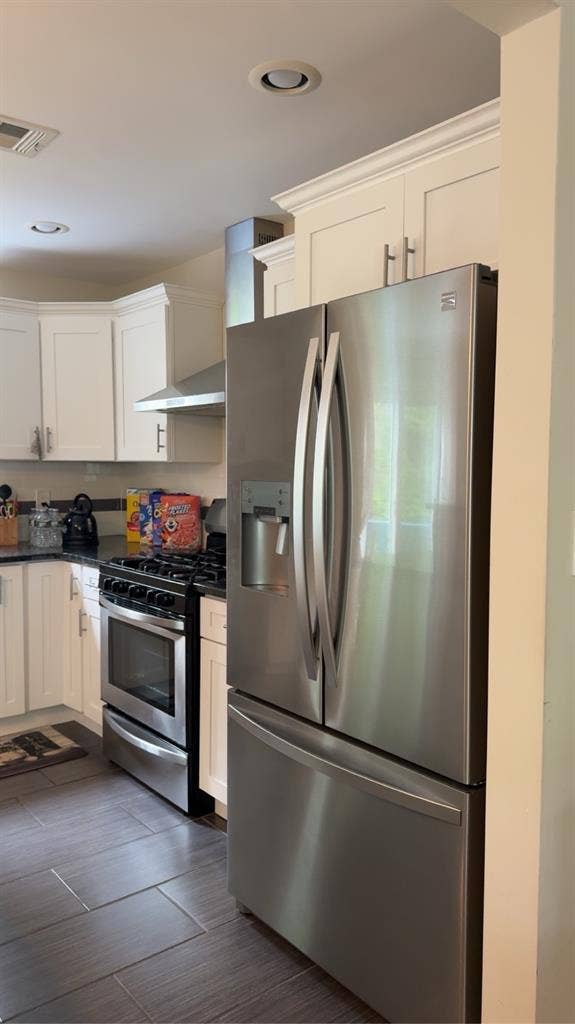 Seeking Single Roommate.
