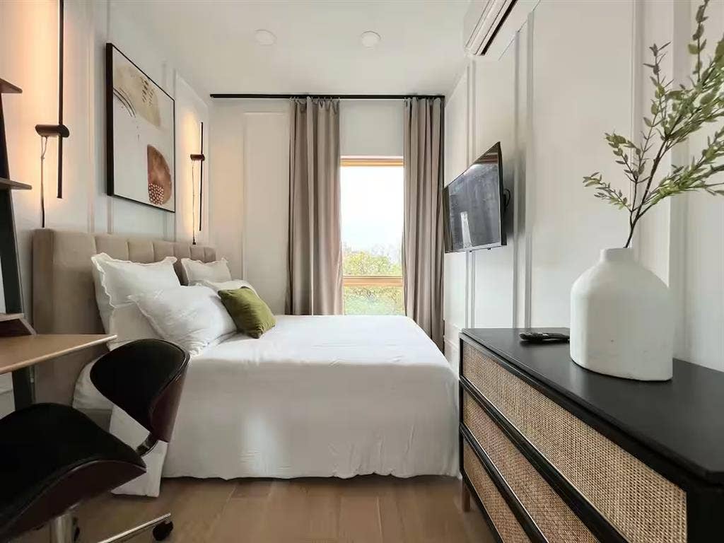 Room for Student or Professional