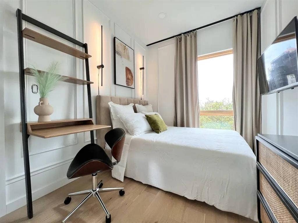 Room for Student or Professional