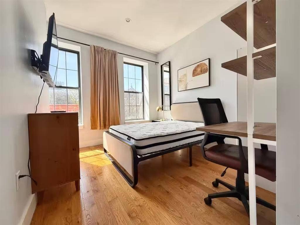 Furnished Room I 10min park Bushwic
