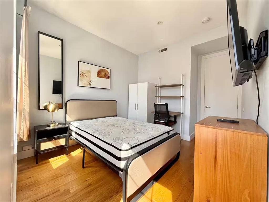 Furnished Room I 10min park Bushwic