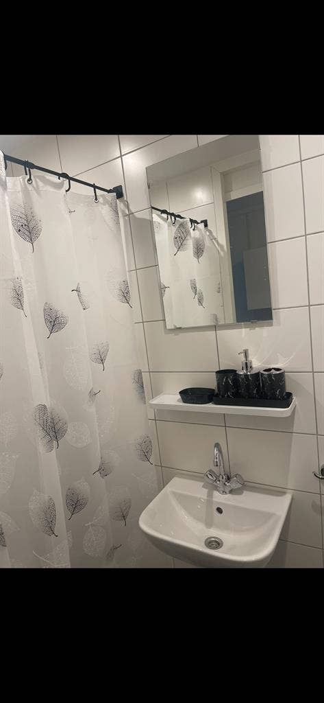 Fully furnished studio temporary
