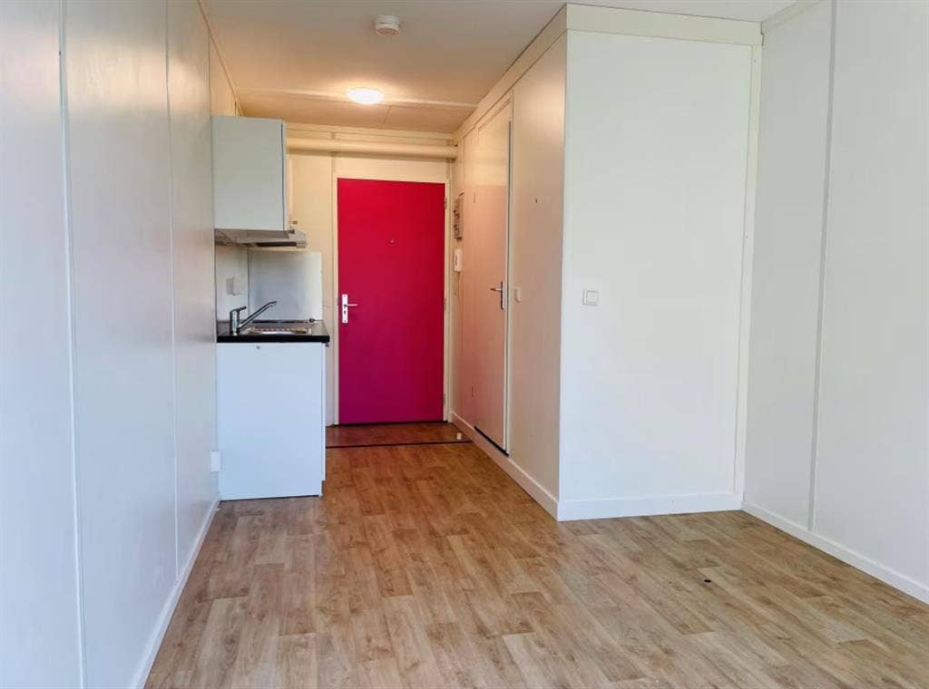 Fully furnished studio temporary