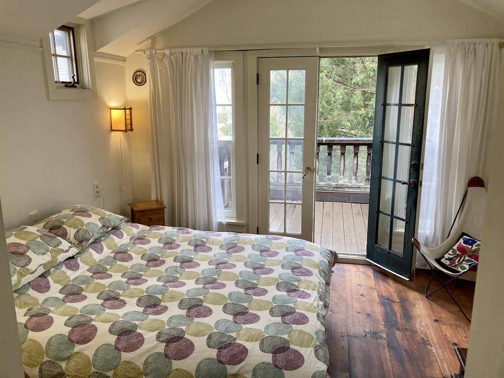 large bright furnished room females
