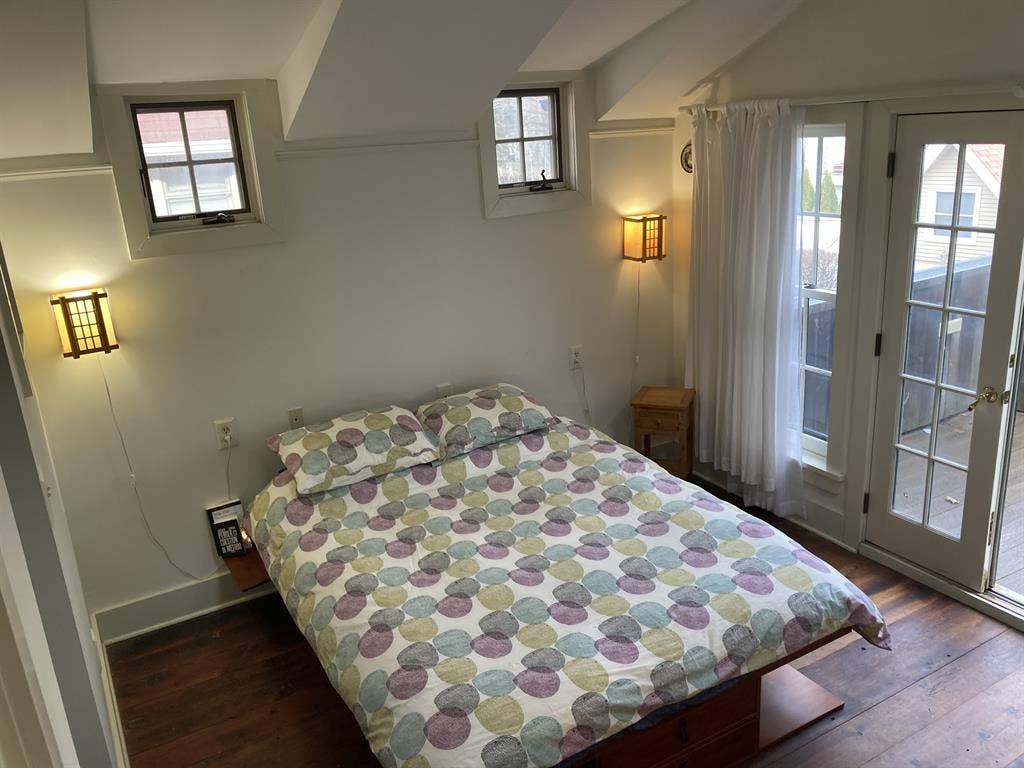 large bright furnished room females