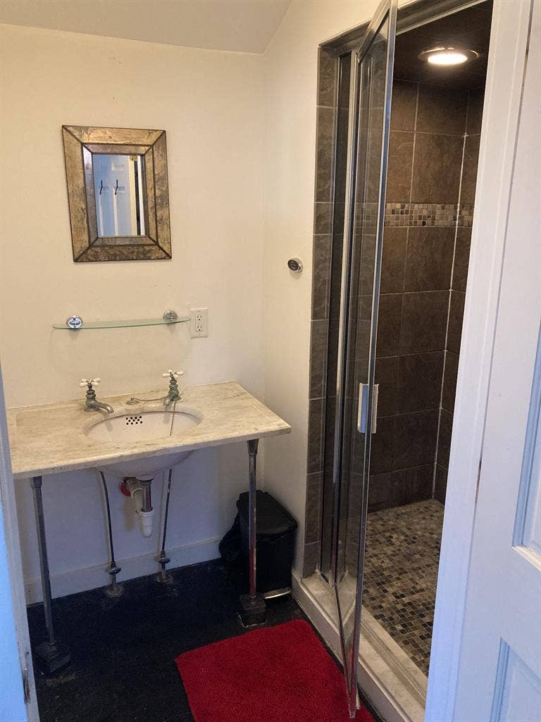 large bright furnished room females