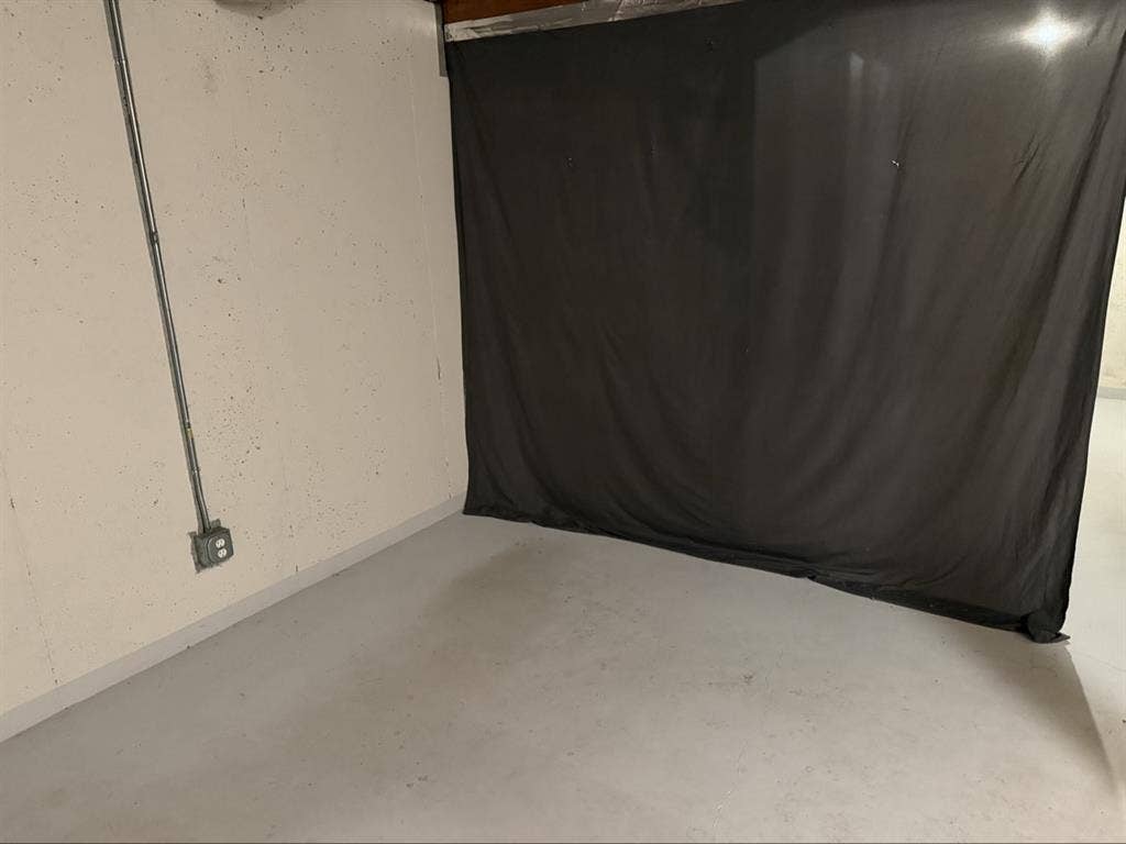 Basement room in nice townhouse