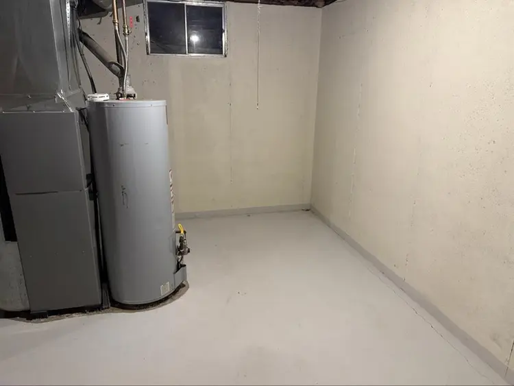 Basement room in nice townhouse