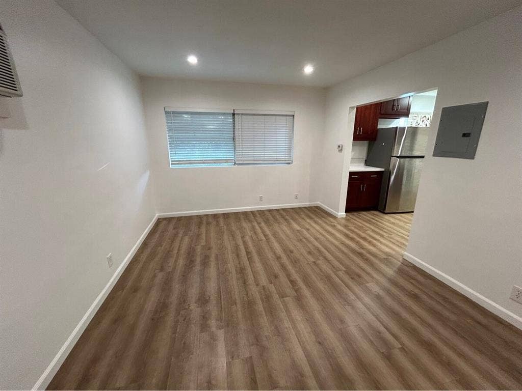 Looking for Roommate
