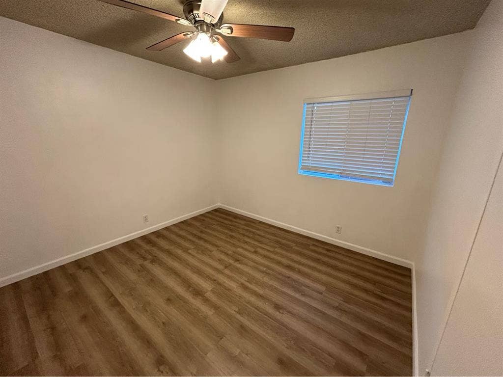Looking for Roommate