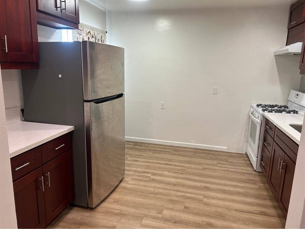 Looking for Roommate
