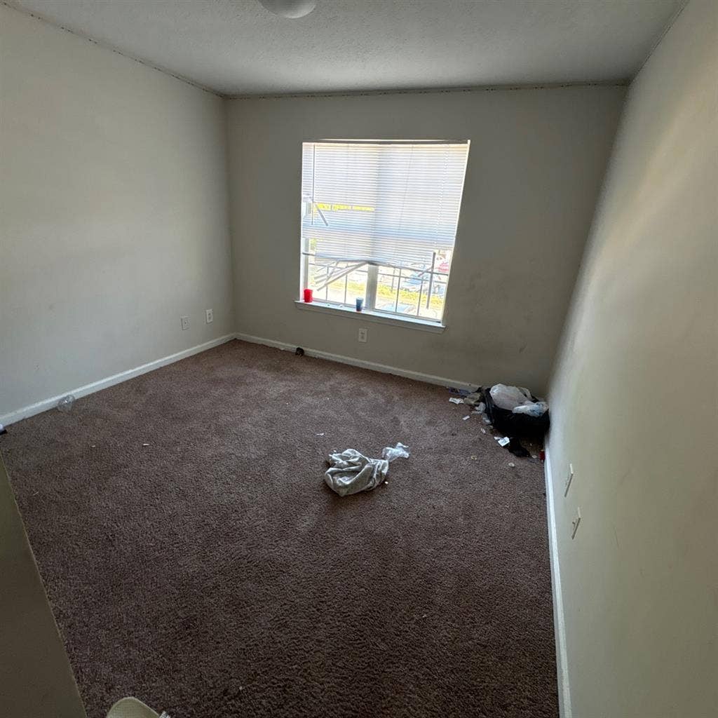 Room available at azalea ridge