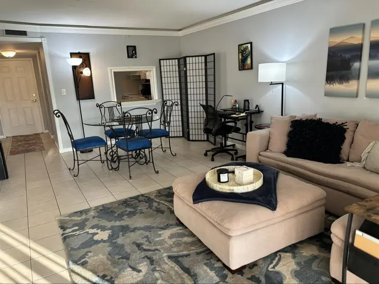 Room for rent in a 2/2 apt