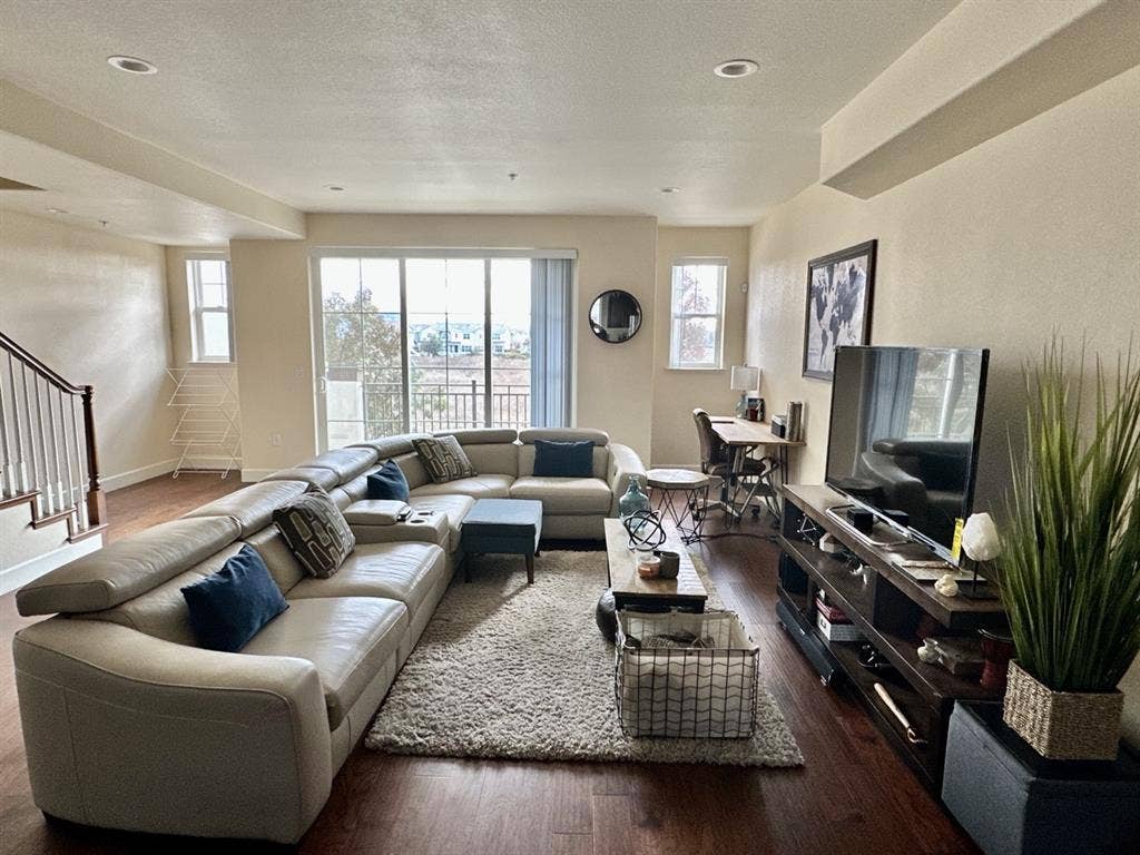 1 Bedroom / 1 Private Bathroom